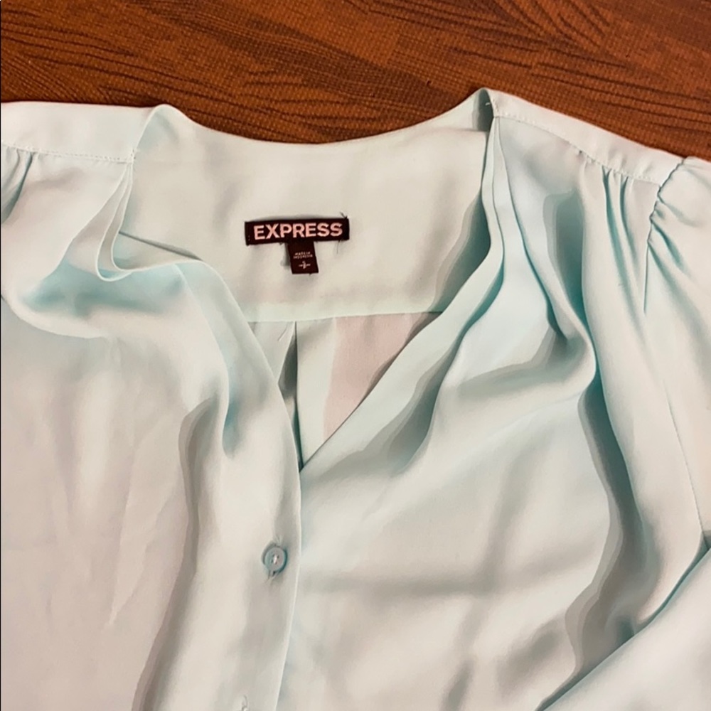 đĽ 3/$25đĽ | Express | Button Blouse - Picture 2 of 3